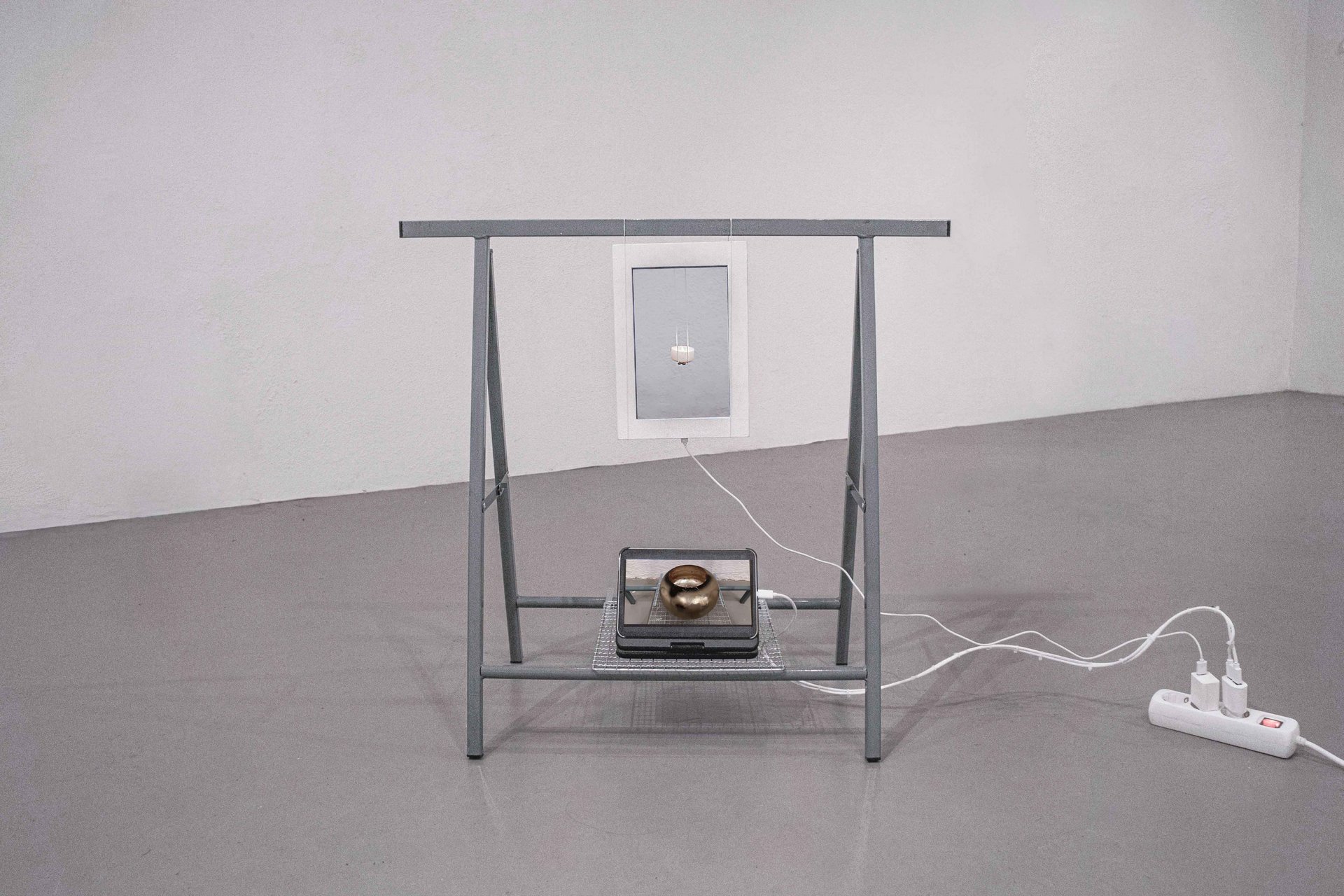 〈When You Hear the Sound ‘Dong’ and See Me, It’s Already Too Late〉